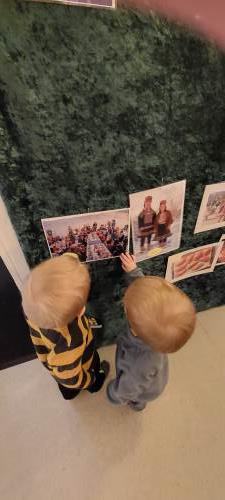 Se så fint tøy samefolket har på seg. 